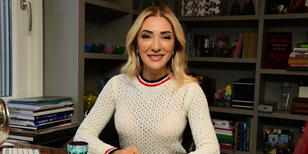 "Sorumluluklarının bilincinde olan kadınım"