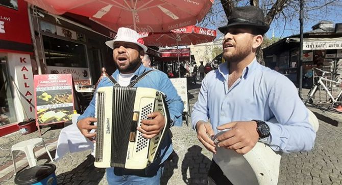 Yurdun Dort Bir Yanindan Koronavirus Sarkilari