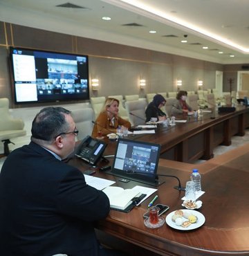 Sağlık Bakanlığı Koronavirüs Bilim Kurulu Üyeleri, Çinli bilim insanları ile video konferans gerçekleştirdi. Toplantıda, iki ülke arasında koronavirüse ilişkin bilgi ve tecrübe paylaşımı yapıldı