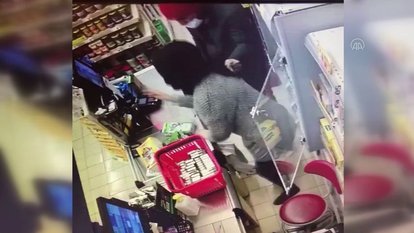 Tıbbi maskeyle soygun yaptı!