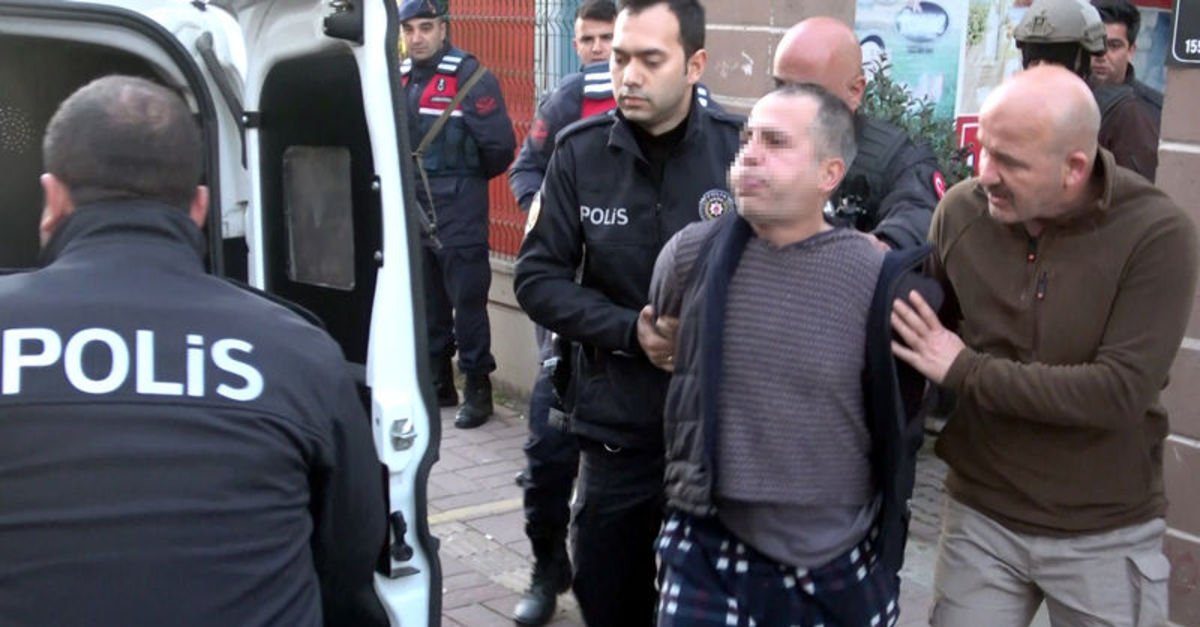 Akılalmaz olay! Polise tükürdü!