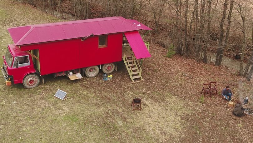 Koronavir�se kar�� eve d�n��t�rd��� kamyonda kal�yor