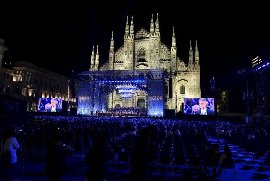 Andera Bocelli, 2015'te de Duomo Katedrali'de konser vermişti.
