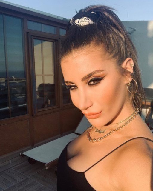İrem Derici Estetiksiz tek yerim&hellip; Magazin haberleri Fiskos Haberleri