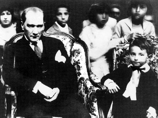 Atatürk fotoğrafları (resimleri) - Arşivlerden siyah beyaz ve renkli Mustafa Kemal Atatürk resimleri, fotoğrafları