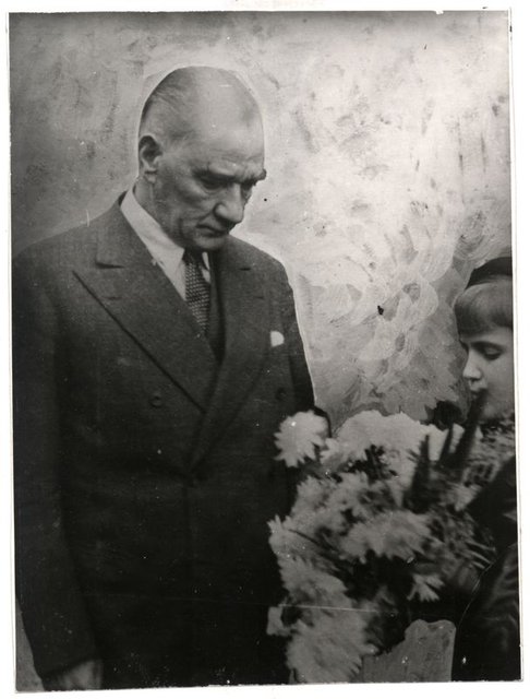 Atatürk fotoğrafları (resimleri) - Arşivlerden siyah beyaz ve renkli Mustafa Kemal Atatürk resimleri, fotoğrafları