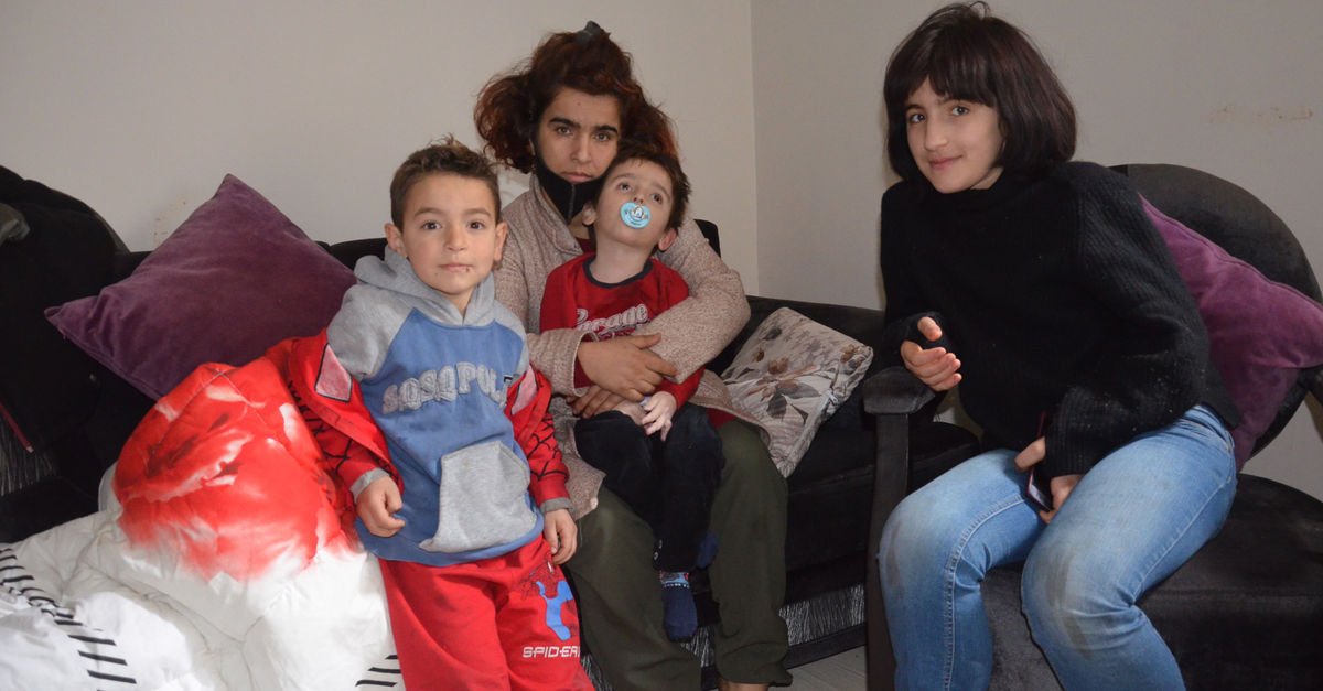 Şiddet uygulayan eşinden boşandı, 1’i engelli 3 çocuğu ile yaşam mücadelesi veriyor! Şiddet uygulayan eşinden boşandı, 1’i engelli 3 çocuğu ile yaşam mücadelesi veriyor!