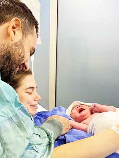 Ahmet-Asena Dursun çifti, bebeklerinin yüzünü gösterdi - Magazin haberleri
