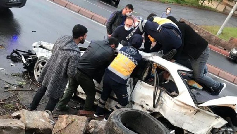 Istinat Duvarina Carpan Arac Hurdaya Dondu 1 Olu 2 Yarali Gundem Haberleri