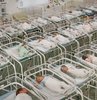 Ukraynalı taşıyıcı annelerden dünyaya gelen onlarca bebek, koronavirüs salgını nedeniyle yurt dışındaki ebeveynlerine ulaştırılamayınca toplu halde Kiev