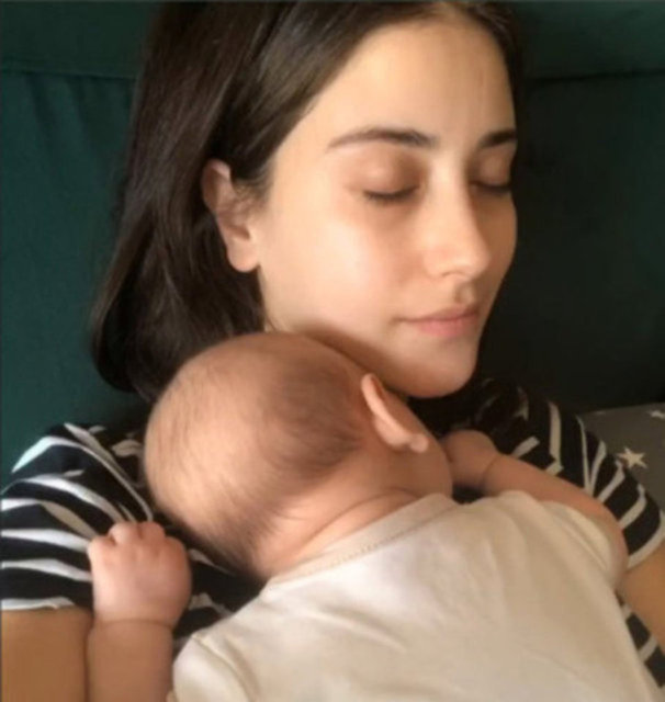 Hazal Kaya'yı güldüren fotoğraf! - Magazin haberleri