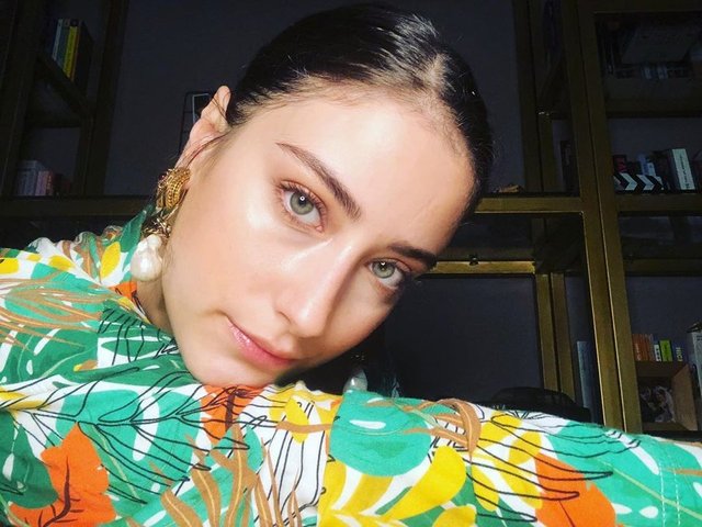 Hazal Kaya'yı güldüren fotoğraf! - Magazin haberleri