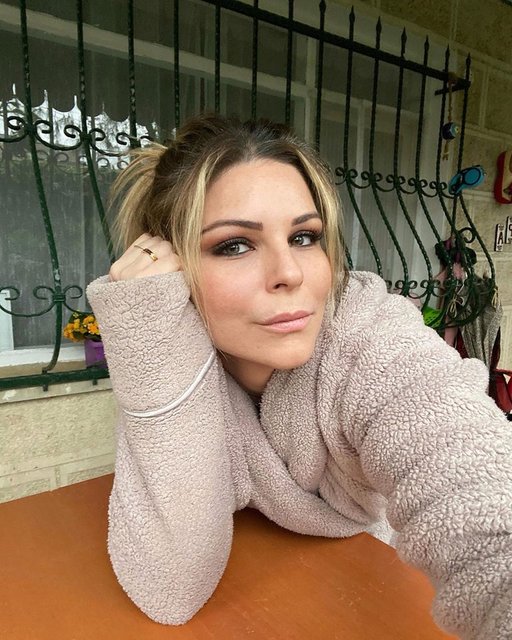 Pelin Öztekin'den gelinlikli paylaşım - Magazin haberleri