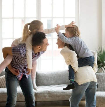 Sokağa çıkma yasakları ve koronavirüs karantinası sürecinde aile olarak normalden çok daha uzun süreyi birlikte geçirme şansı bulduk. Sosyal mesafe ve evde kal çağrıları aileleri bir araya getirdi