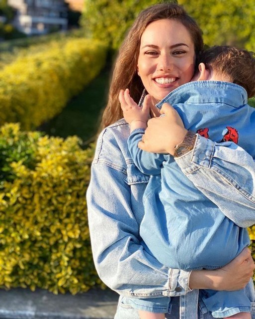 Burak Özçivit-Fahriye Evcen çiftinin oğulları Karan Özçivit parkta - Magazin haberleri