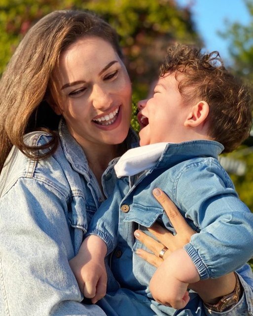Burak Özçivit-Fahriye Evcen çiftinin oğulları Karan Özçivit parkta - Magazin haberleri
