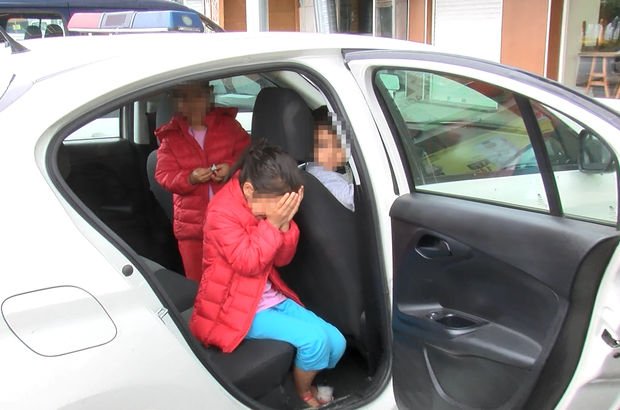 Çocuklar otomobilde korkudan ağlamaya başlayınca ortalık karıştı!