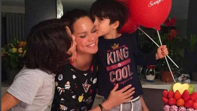Ebru Şallı bayramda oğlu Pars'ın mezarını ziyaret etti - Magazin haberleri