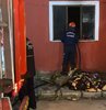 Sakarya’nın Adapazarı ilçesinde Ramazan Bayramı’nın ilk gecesinde geç saatlerde meydana gelen yangın korkuttu. Yabancı uyruklu kişilerin kaldığı evde çıkan yangın, vatandaşları sokağa döktü