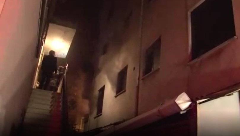 İstanbul'da beş katlı apartmanda yangın
