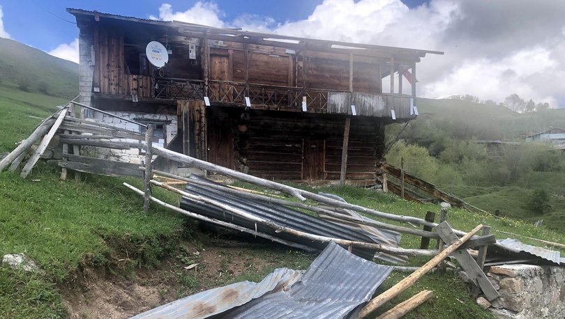 Son dakika haberler... Artvin'de fırtına: 28 ev, 12 ahır ve 24 samanlık hasar gördü!