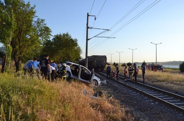 Kahramanmaraş’ta feci kaza! Otomobil yük trenine çarptı