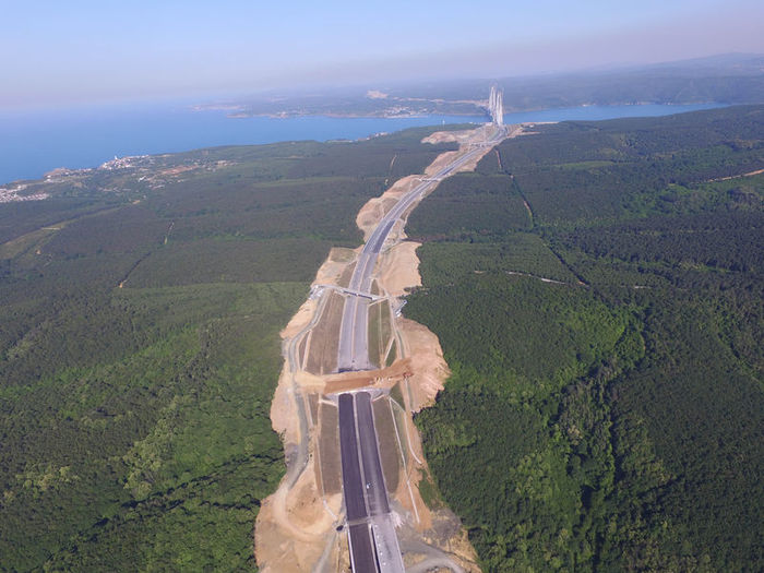 Türkiye'nin ilk yaban hayatı köprüsü (Ekosistem Köprüsü) 2016 yılında Kuzey Marmara Otoyolu üzerine inşa edildi. Orman ve Su İşleri Bakanlığı daha önce de Mersin'de, Gülek Boğazı ile Akdeniz'i İç Anadolu’ya bağlayan otoyol üzerindeki bir köprüyü yaban hayatının bölünmesini önlemek amacıyla yeniden düzenlemişti.