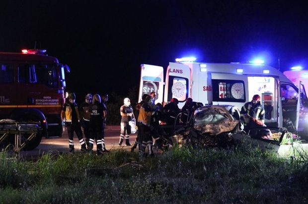 Manisa Da Feci Kaza Otobus Ile Otomobil Carpisti Gundem Haberleri