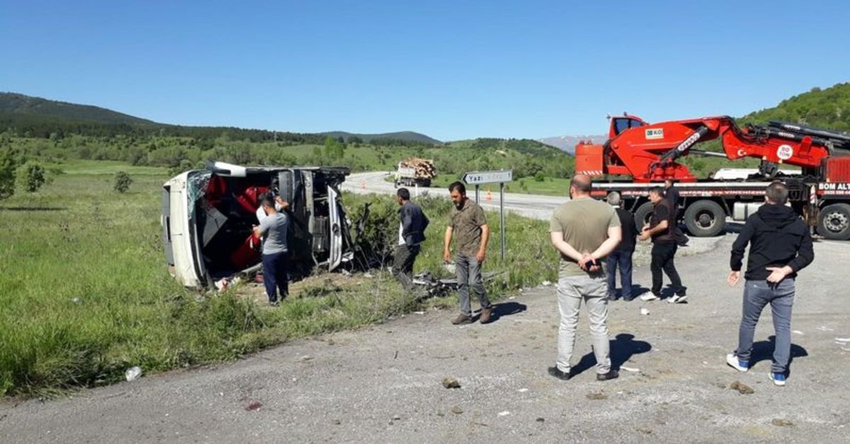 Son Dakika Faciadan Donuldu Erzincan Da Yolcu Otobusu Devrildi 19 Yarali Haberler Son Dakika Haberleri