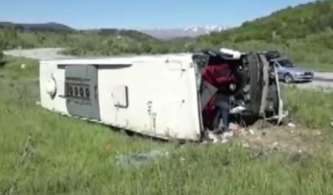 Son Dakika Faciadan Donuldu Erzincan Da Yolcu Otobusu Devrildi 19 Yarali Haberler Son Dakika Haberleri