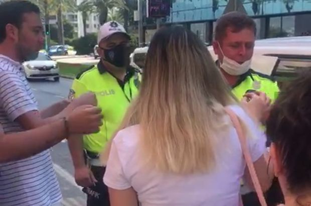 Deprem paniğinde ceza kesmeyip maske dağıttılar