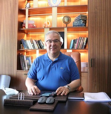 Prof. Dr. Mustafa Gerek, "Deri döküntülerini koronavirüs geçirmiş kişilerde yüzde 2-4 oranında görüyoruz" açıklamasında bulundu