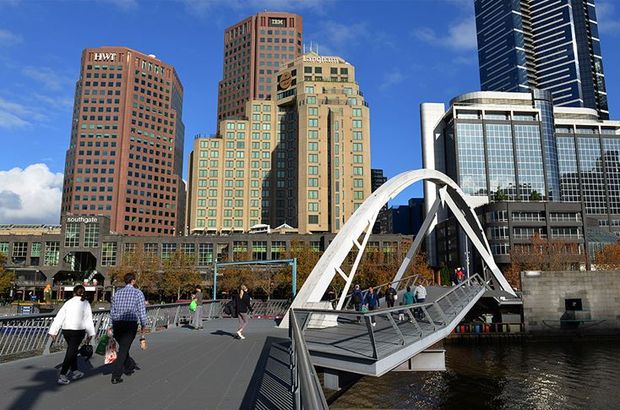 Melbourne De 6 Hafta Sokaga Cikma Yasagi Ilan Edildi Dunya Haberleri