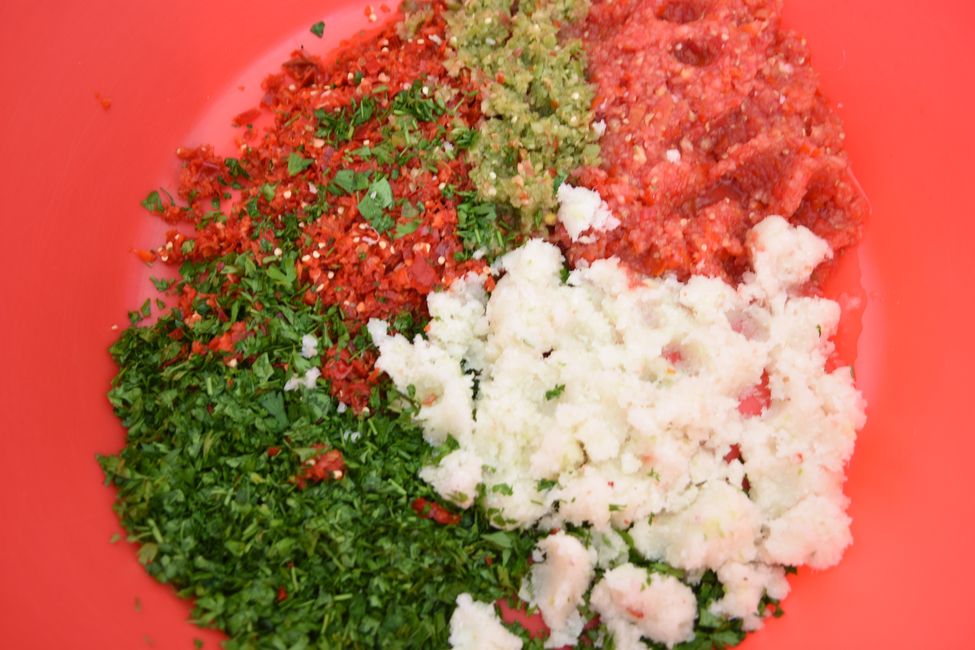 Lahmacun Sarimsakli Mi Olur Soganli Mi Ht Gastro