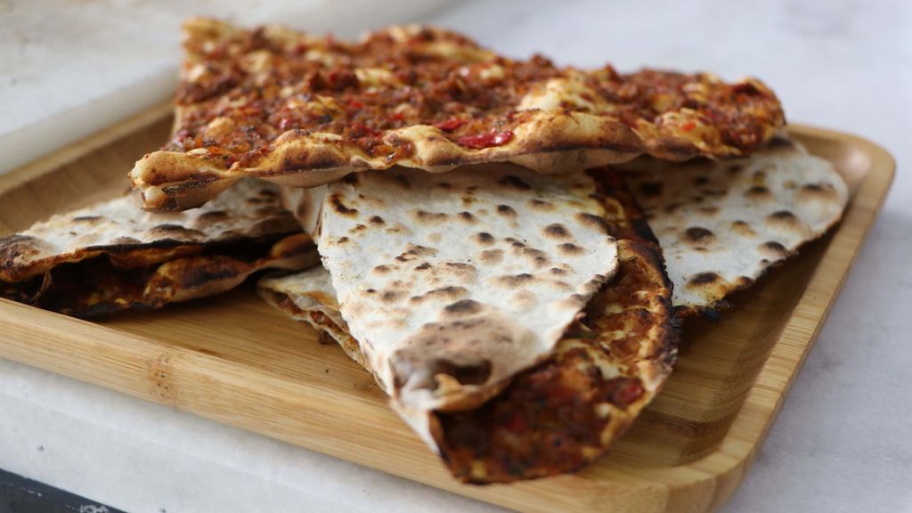 Lahmacun Sarimsakli Mi Olur Soganli Mi Ht Gastro