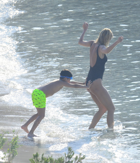 Çağla Şıkel çocuklarıyla Bodrum'da - Magazin haberleri