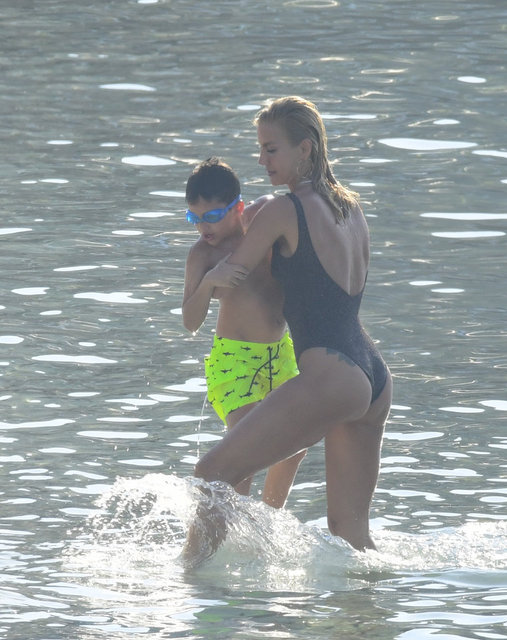 Çağla Şıkel çocuklarıyla Bodrum'da - Magazin haberleri