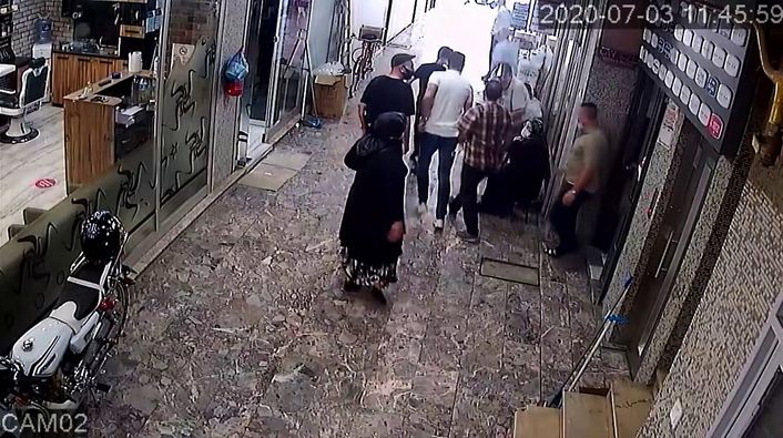 Kilometrelerce ötede yaşanan patlama anının paniği kamerada!
