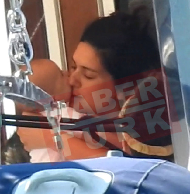 Halit Ergenç ile Bergüzar Korel, Ege sularında - Magazin haberleri