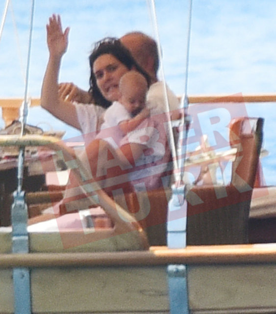 Halit Ergenç ile Bergüzar Korel, Ege sularında - Magazin haberleri