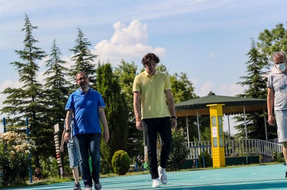 Bakan Kasapoğlu, Cedi Osman'ı Ankara'da ağırladı