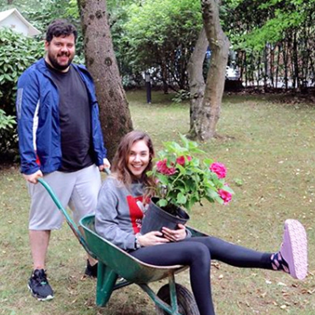 Berfu Yenenler'den esprili paylaşım - Magazin haberleri