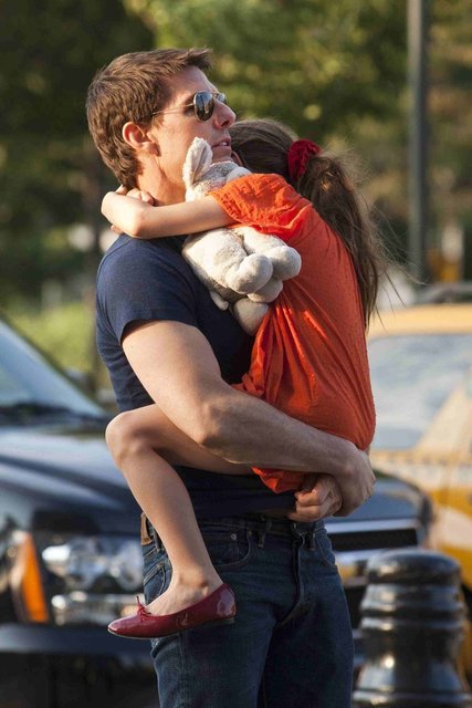 Suri Cruise babası Tom Cruise'un soyadını kullanmak istemiyor - Magazin haberleri