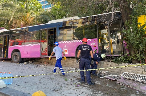 Kadıköy'de otobüs kazası: 5 yaralı!
