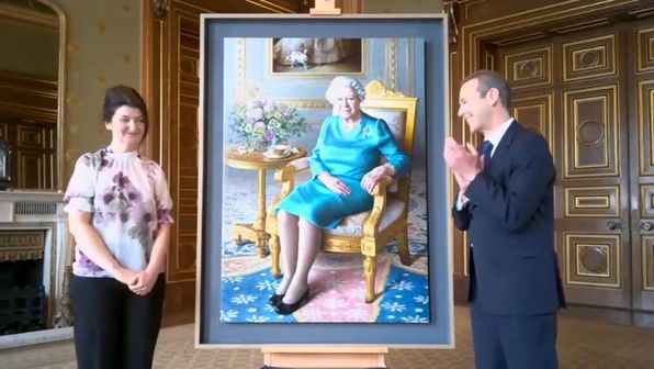 Kraliçe Elizabeth, yeni tablosunun açılışına katıldı