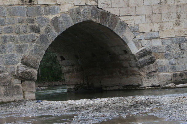 Roma döneminden kalan köprü hala kullanılyor