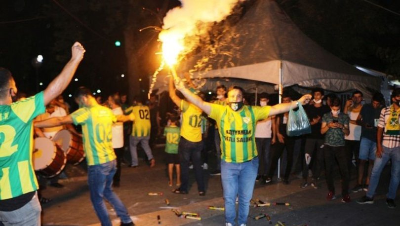 Adıyaman 1954 Spor'un 3´üncü Lig´e yükselmesi coşkuyla kutlandı