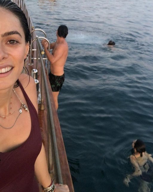 Özge Özpirinçci ile Burak Yamantürk'ten aşk pozu - Magazin haberleri