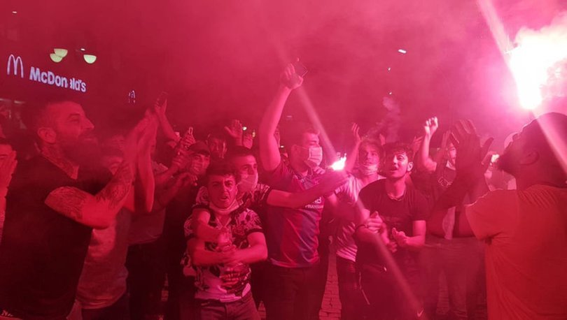 Trabzonspor'un kupa zaferi, kentte büyük coşkuyla kutlandı