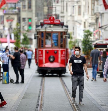 Tüm dünyayı sarsan koronavirüs salgınının başlangıcından itibaren 7 ay geçti. Tüm bu süreçte ise virüsün insan vücuduna etkisi üzerine çok sayıda bilimsel araştırma yapıldı. Ancak en büyük soru işareti ise virüsün bulaştığı bazı insanların hastalığı neden daha hafif veya tamamen belirtisiz, bazılarının ise neden daha ağır geçirdiği yönünde oldu. Araştırmacıların ise bu sorunun yanıtını bulmak için vücudumuzdaki "T hücresi" aktivitesine yoğunlaştığı öğrenildi